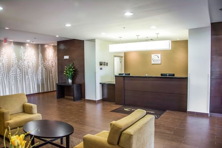 Lobby. Sleep Inn & Suites Center