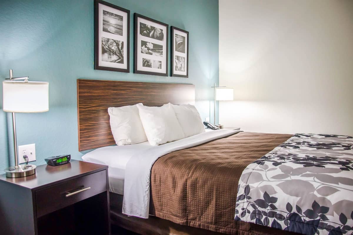 Pillow-top beds, desk, iron/ironing board, free WiFi