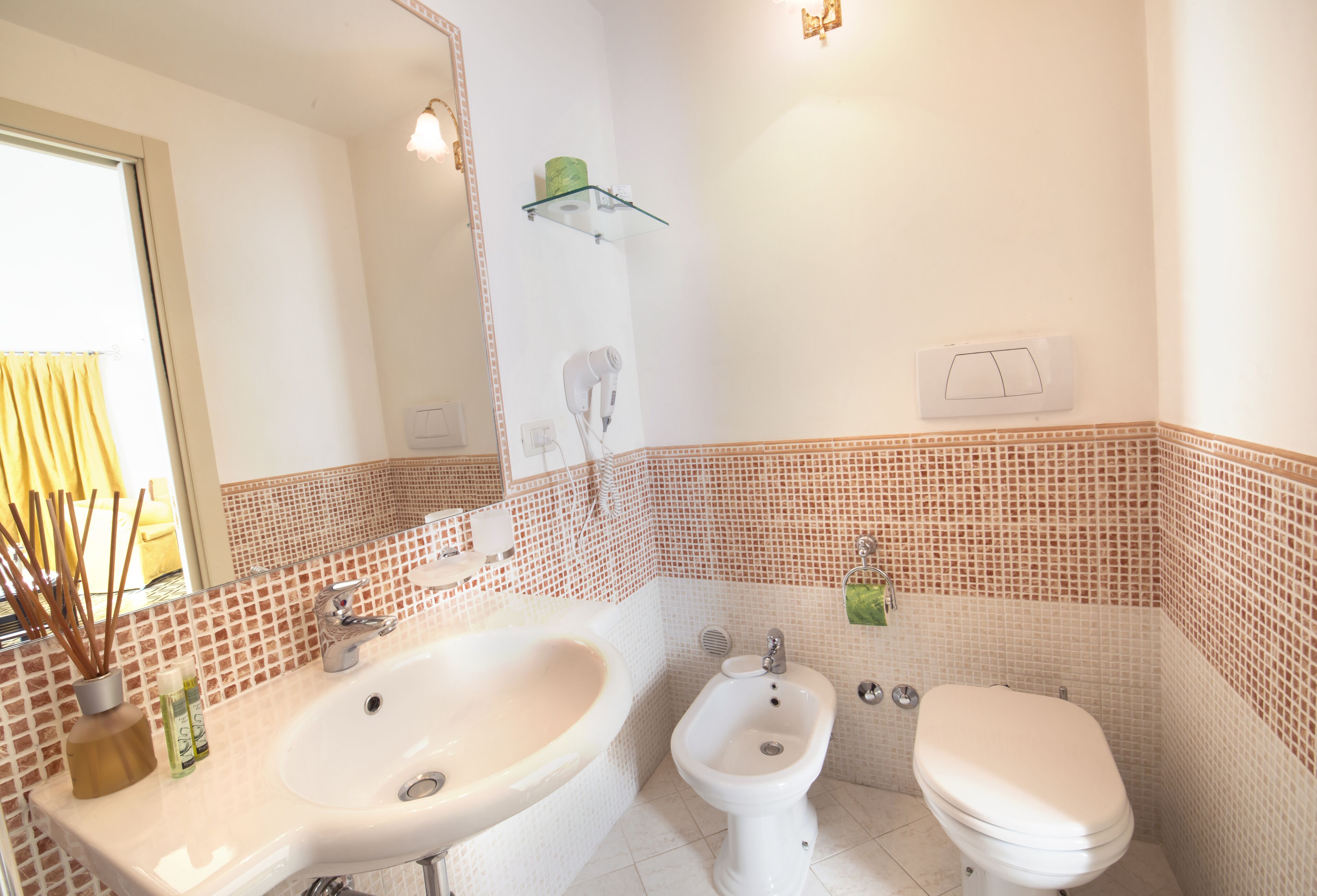 deluxe double room | bathroom | shower, free toiletries, bidet, towels