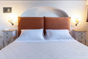Kamar Double | Minibar gratis, brankas, dan didekorasi berbeda-beda