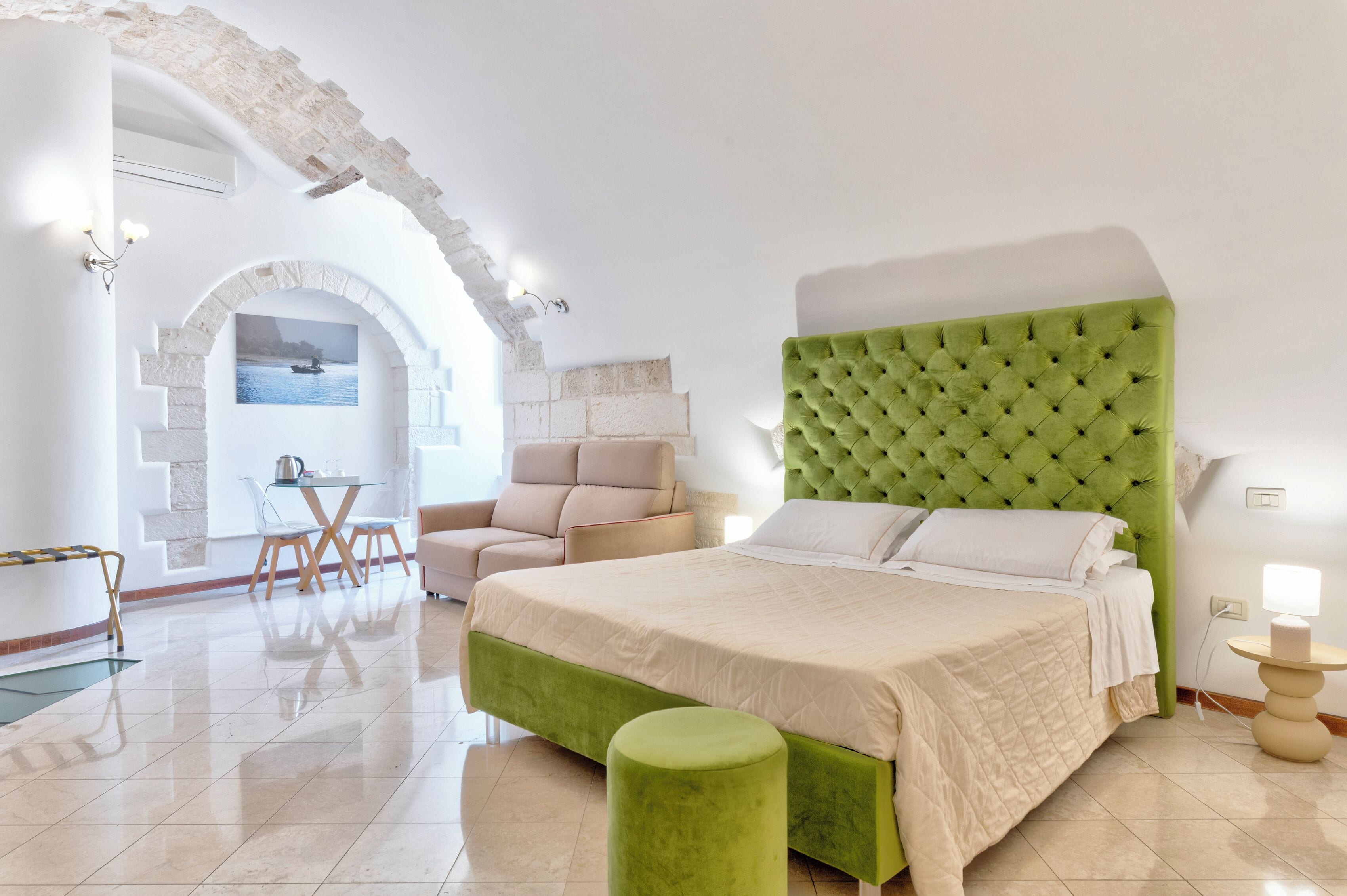 deluxe double room | 1 bedroom, free minibar, in-room safe, individually decorated