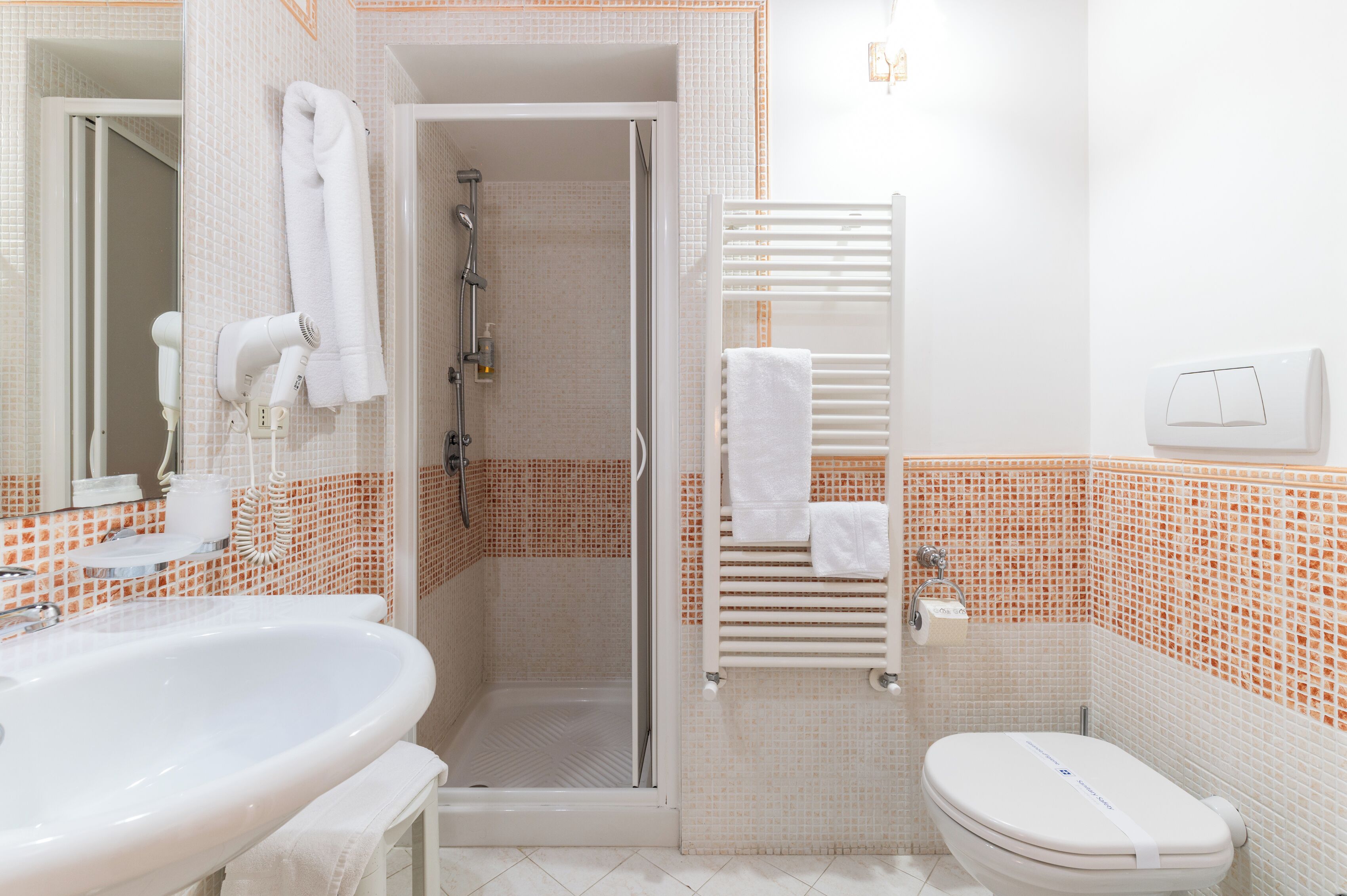 double room | bathroom | shower, free toiletries, bidet, towels