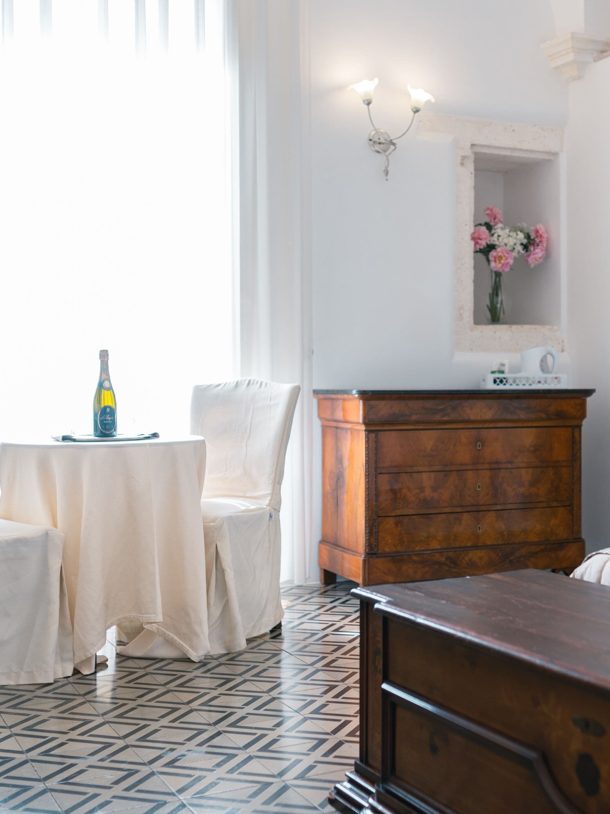 deluxe double room | 1 bedroom, free minibar, in-room safe, individually decorated