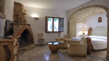 1 Schlafzimmer, hochwertige Bettwaren, Zimmersafe, individuell dekoriert