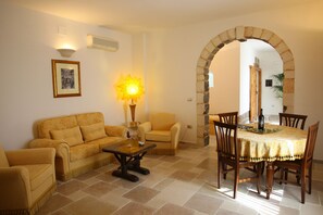 TV màn hình phẳng 32-inch có truyền hình vệ tinh, TV 