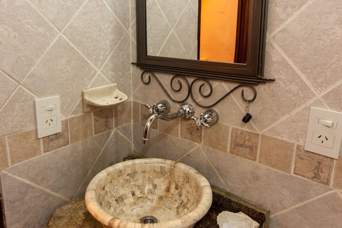 deluxe quadruple room | bathroom | hydromassage showerhead, free toiletries, hair dryer, bidet