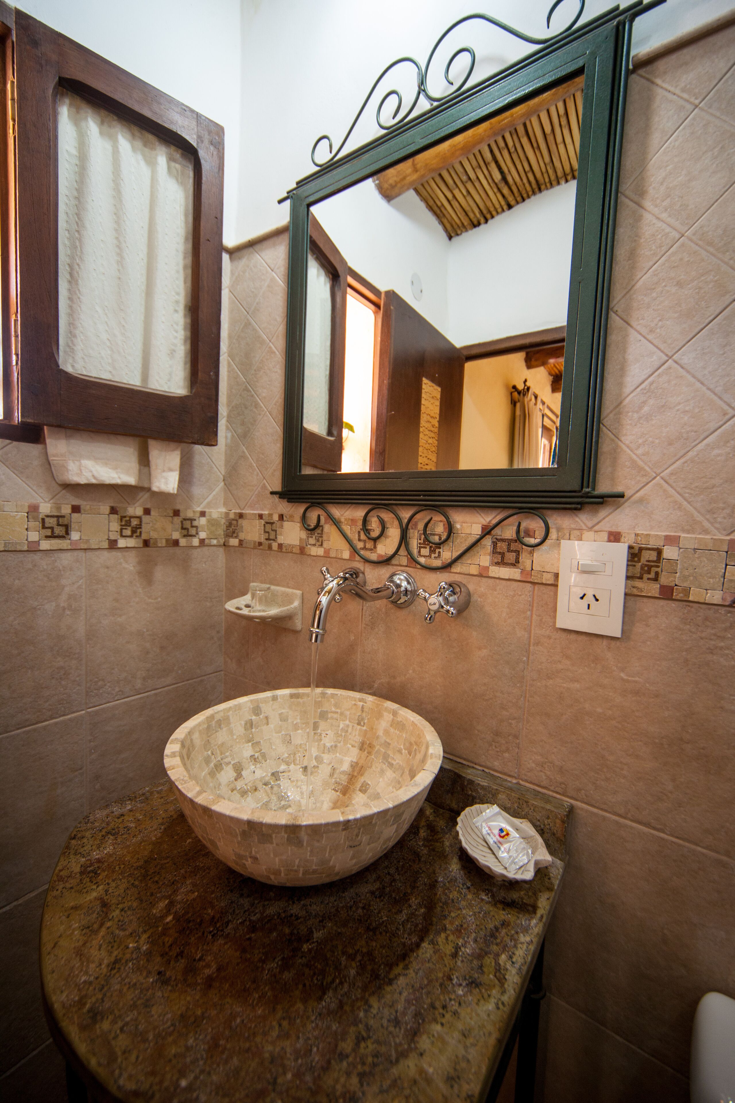 deluxe triple room | bathroom sink