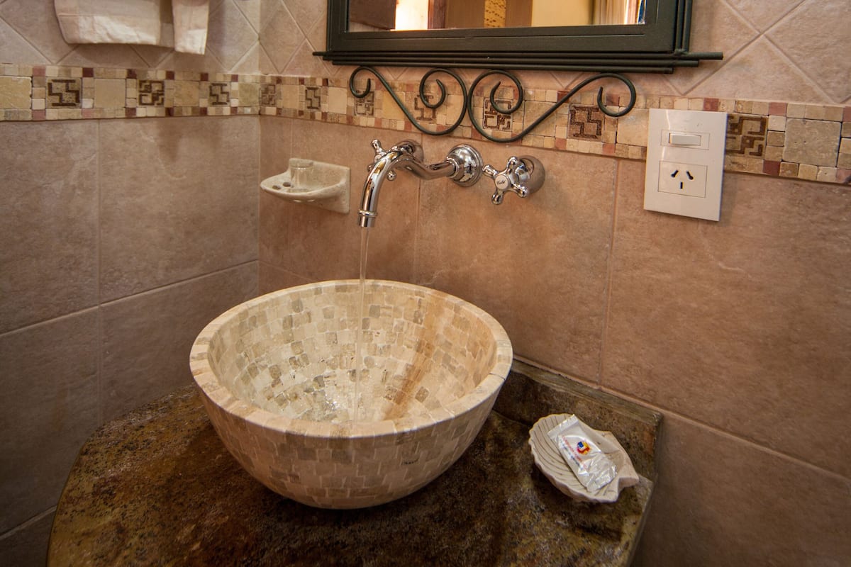 deluxe triple room | bathroom sink