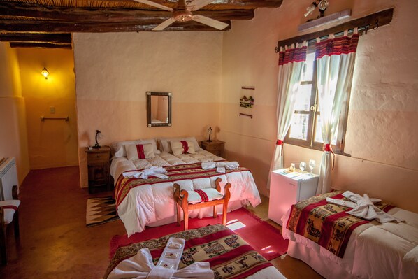 ملاءات من القطن المصري وأغطية فراش متميزة وألحفة محشوة بالريش