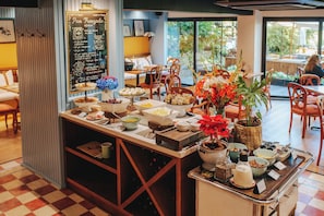 Desayuno bufé gratuito y diario