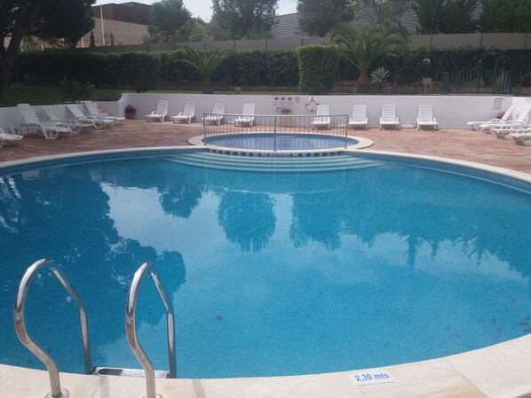 2 outdoor pools, pool umbrellas, sun loungers - Aldeia da Falésia (Albufeira)