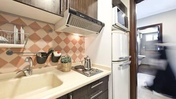 Fridge, stovetop, coffee/tea maker, cookware/dishes/utensils