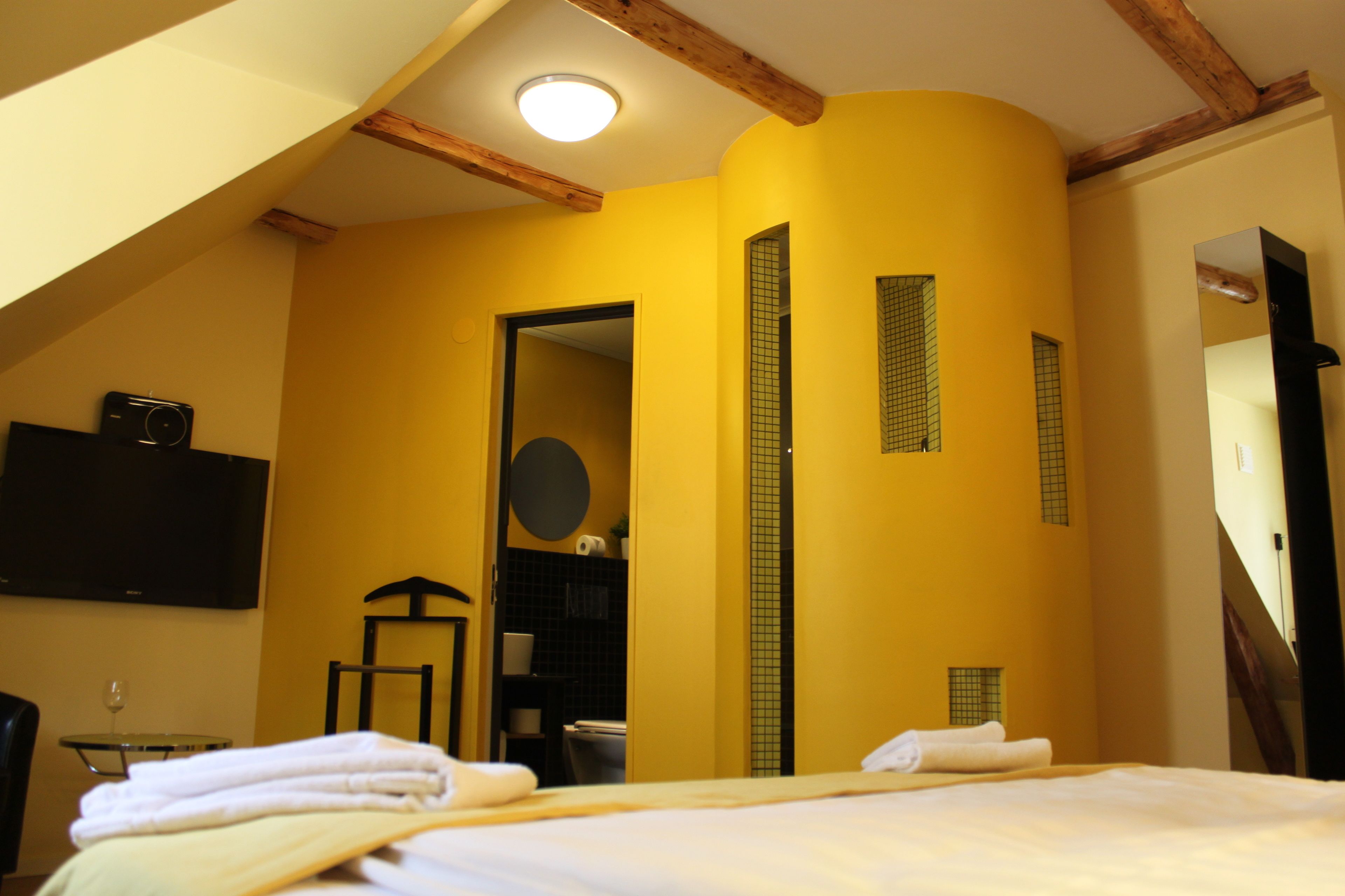 Desk, soundproofing, rollaway beds, free WiFi