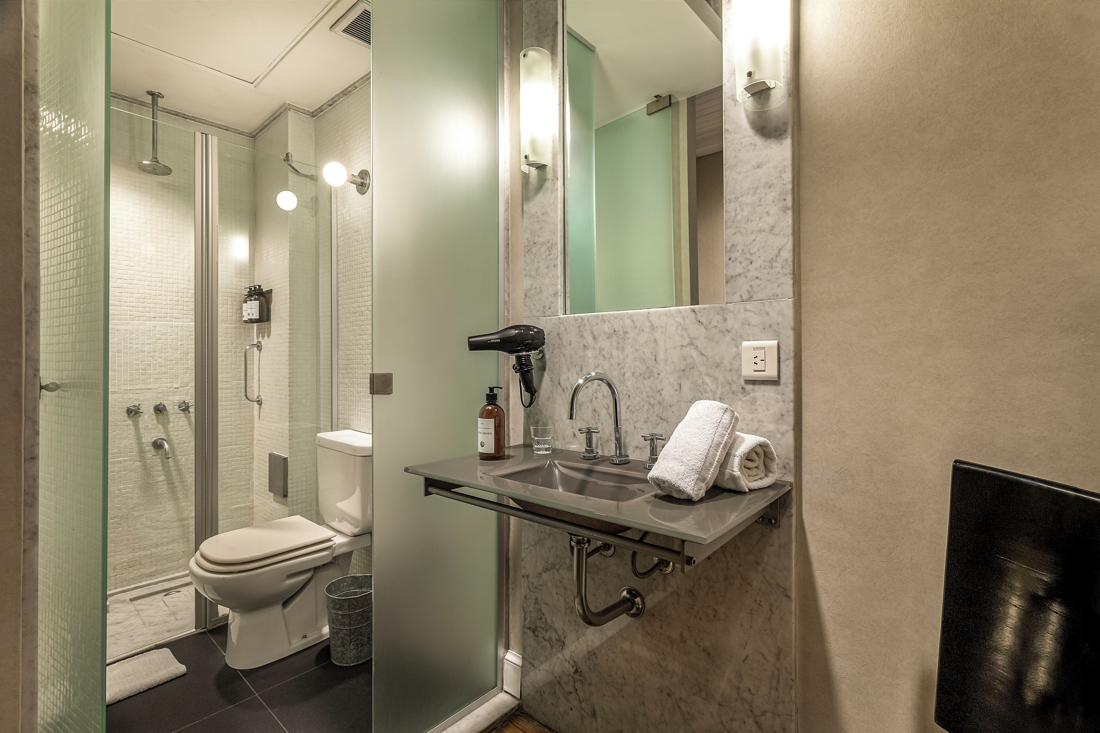 standard double room | bathroom | rainfall showerhead, free toiletries, hair dryer, towels