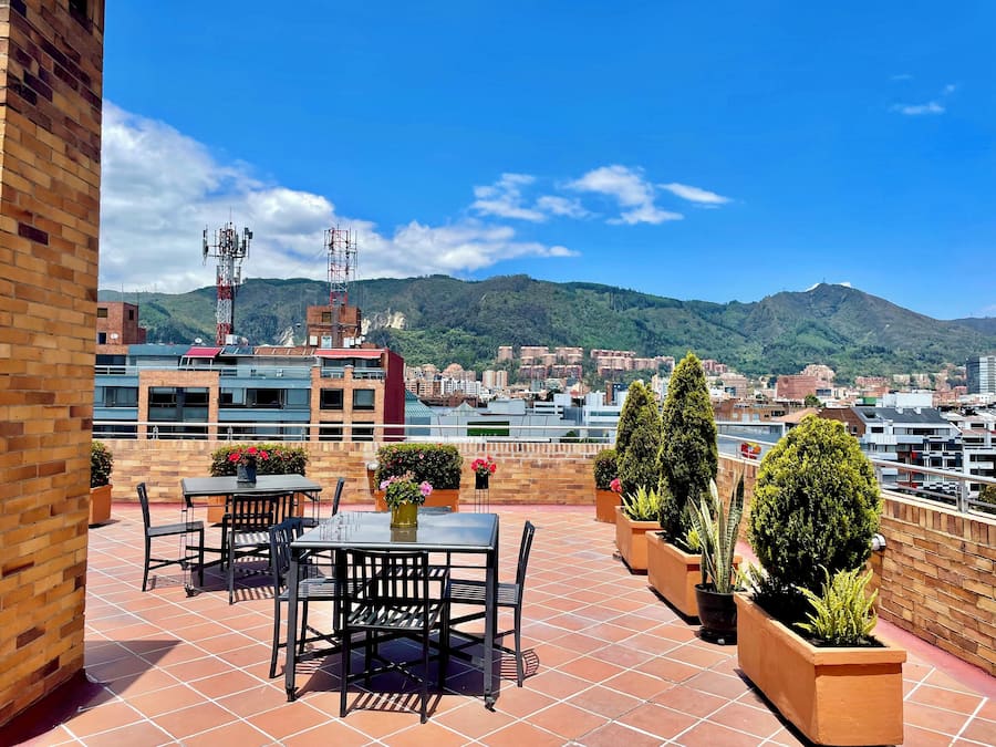 Deluxe Room, 1 Queen Bed | In-room safe, individually decorated, individually furnished, desk