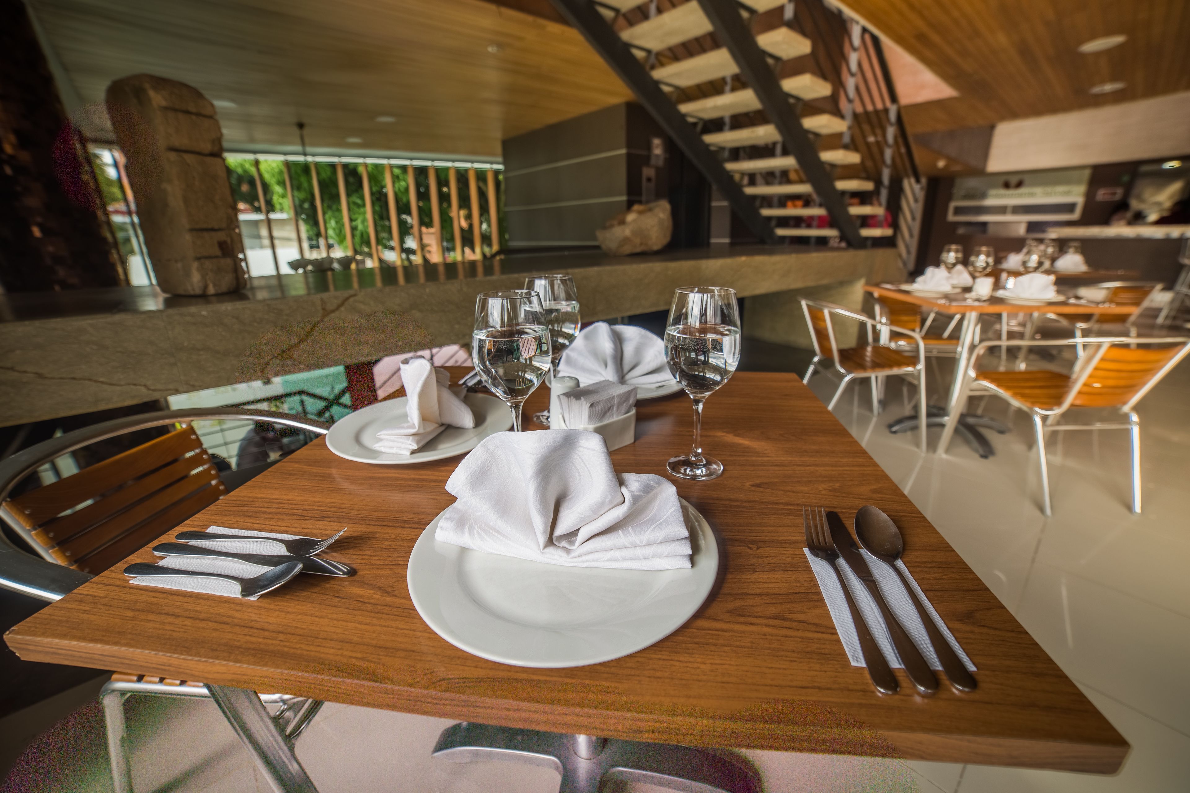 breakfast, lunch, dinner served; international cuisine