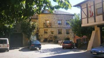 Mặt tiền nơi lưu trú