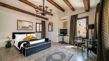 Dúplex presidencial, Terraza, en edificio contiguo | 2 habitaciones, ropa de cama de alta calidad, edredón y minibar
