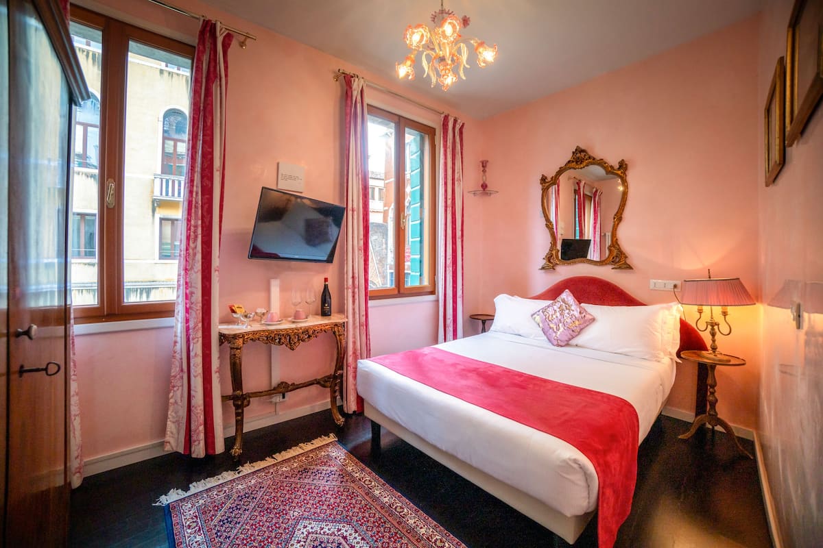 Chambre Double Classique, salle de bains attenante | 2 chambres, literie de qualité supérieure, couette en duvet d'oie