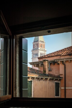 特色公寓, 运河景观, 副楼 | 高档床上用品、羽绒被、迷你吧、特色装修