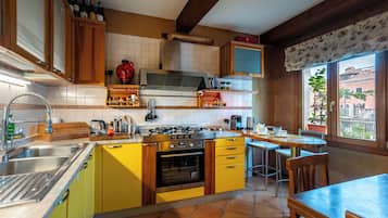 Condo luxo, em edifício anexo | Cozinha privada | Máquina de café expresso, chaleira elétrica