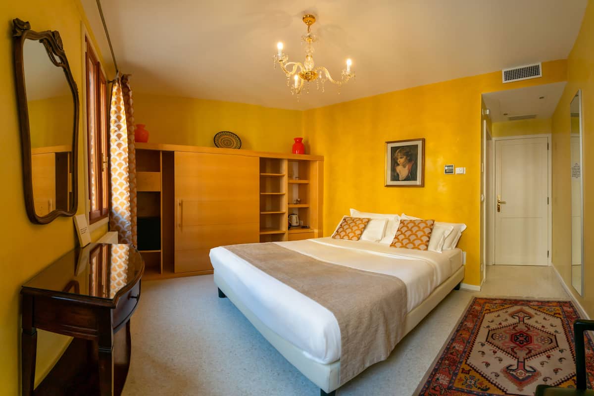 Chambre Double Supérieure, salle de bains attenante | 2 chambres, literie de qualité supérieure, couette en duvet d'oie