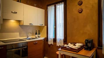 Departamento Premier, en edificio contiguo | Cafetera de espresso y tetera eléctrica
