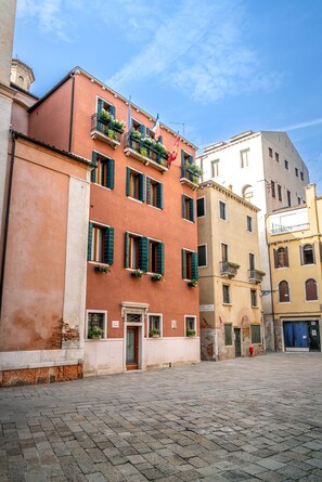 واجهة المنشأة