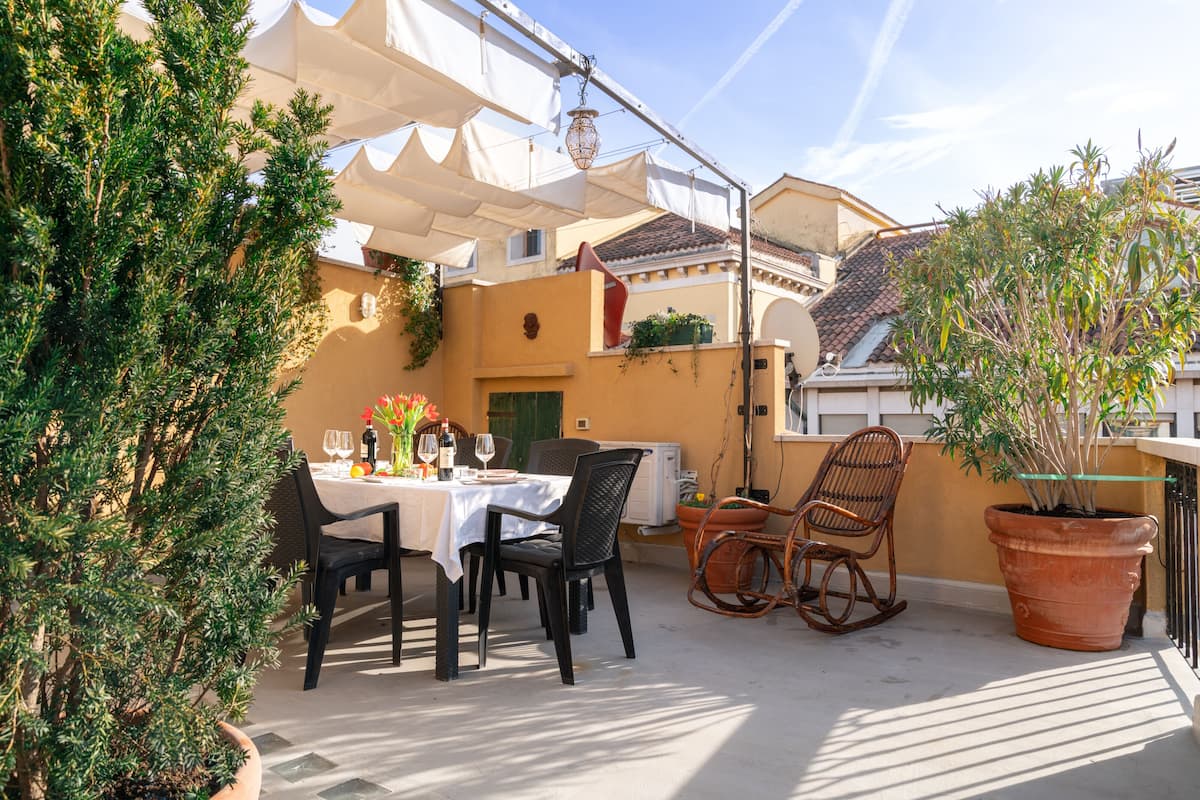 Appartement Duplex Présidentiel, terrasse, dans les dépendances | Terrasse/Patio