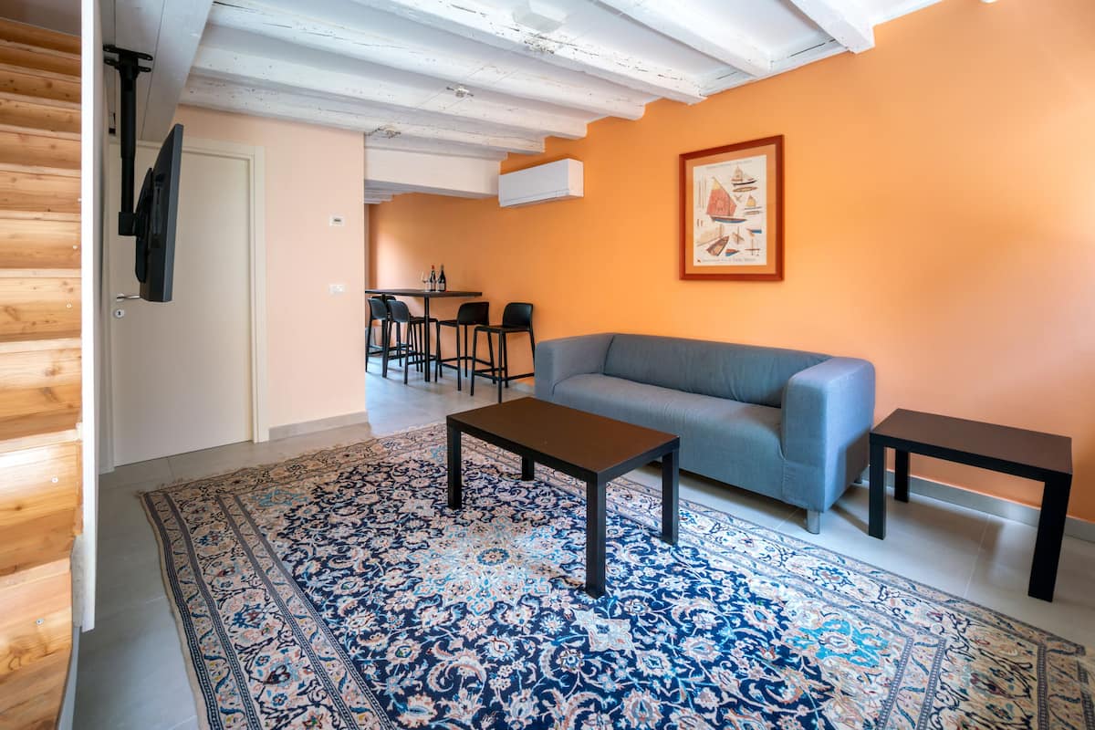 Train Station Apartment (Different address) | Khu phòng khách