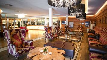 Coin salon dans le hall