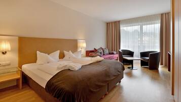 Dreibettzimmer, Balkon | Zimmersafe, Babybetten, kostenloses WLAN