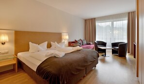 Tremannsrom, balkong | Safe på rommet, barnesenger og wi-fi (inkludert)