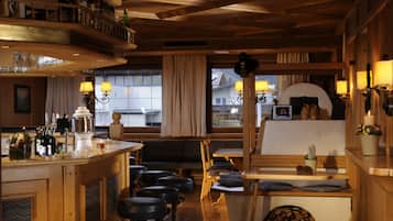 Bar lounge