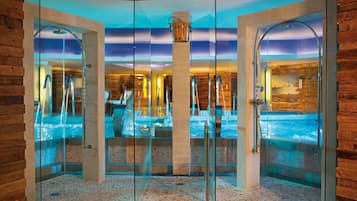 Salas de tratamiento para parejas, sauna y tina de hidromasaje