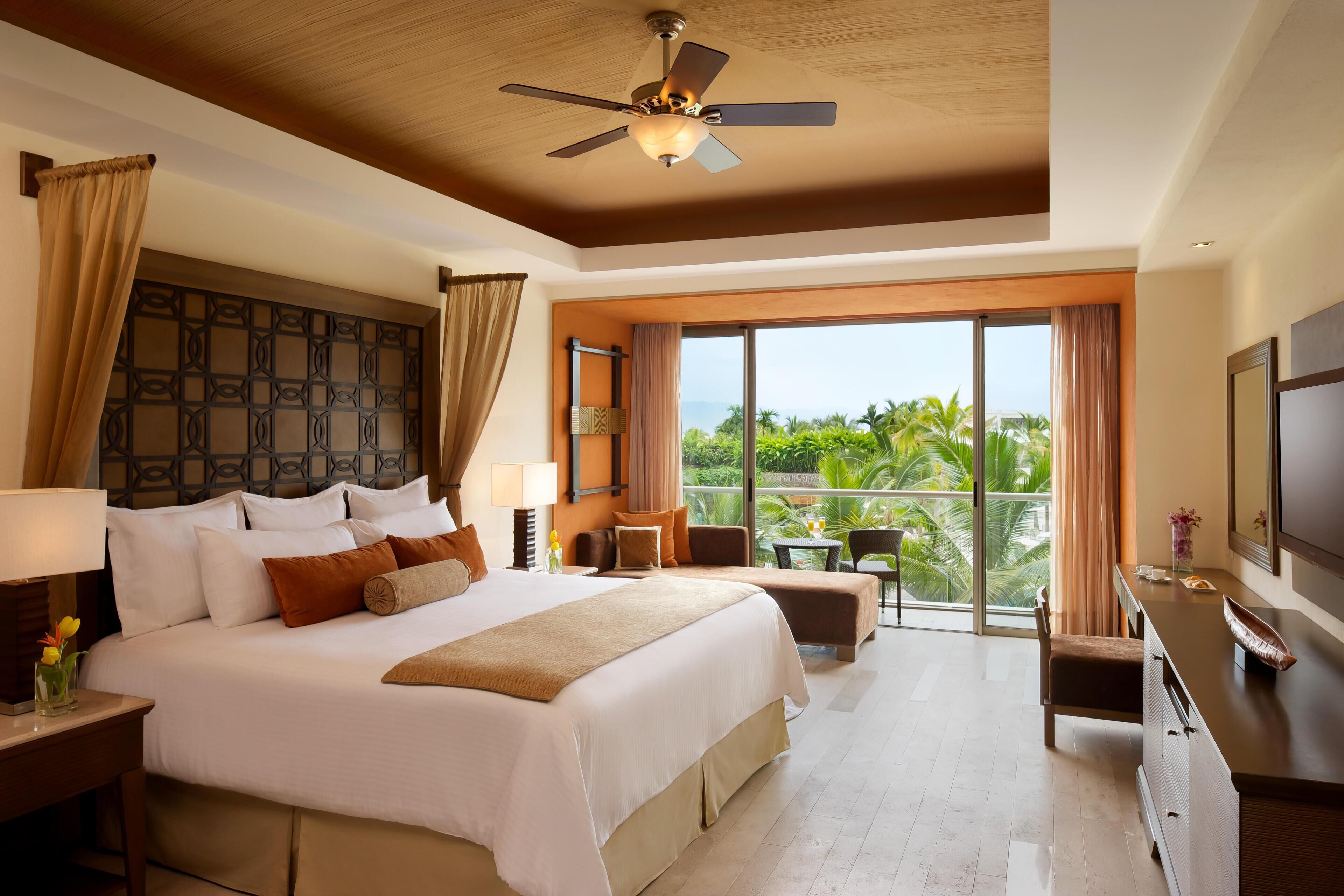 Premium bedding, minibar (free items), in-room safe, desk