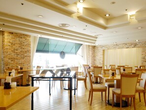 Breakfast, lunch and dinner served