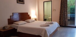 Superior Double Room | Select Comfort beds, minibar, desk, laptop workspace - Romeo Palace (Pattaya)
