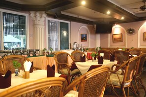 Breakfast, lunch, dinner served; international cuisine  - Romeo Palace (Pattaya)