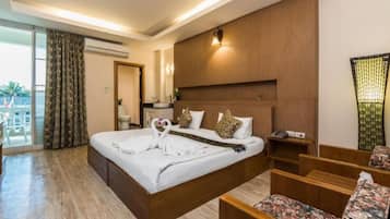 Premium Room | Select Comfort beds, minibar, desk, laptop workspace