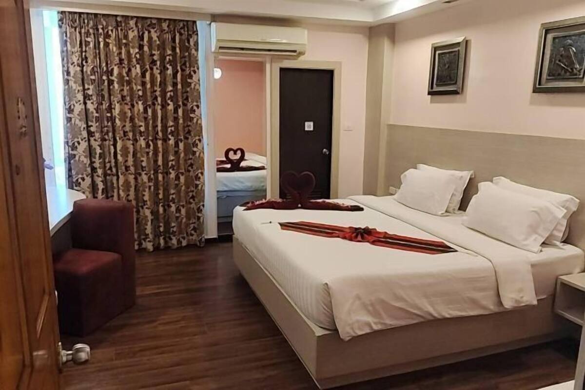 Select Comfort beds, minibar, desk, laptop workspace