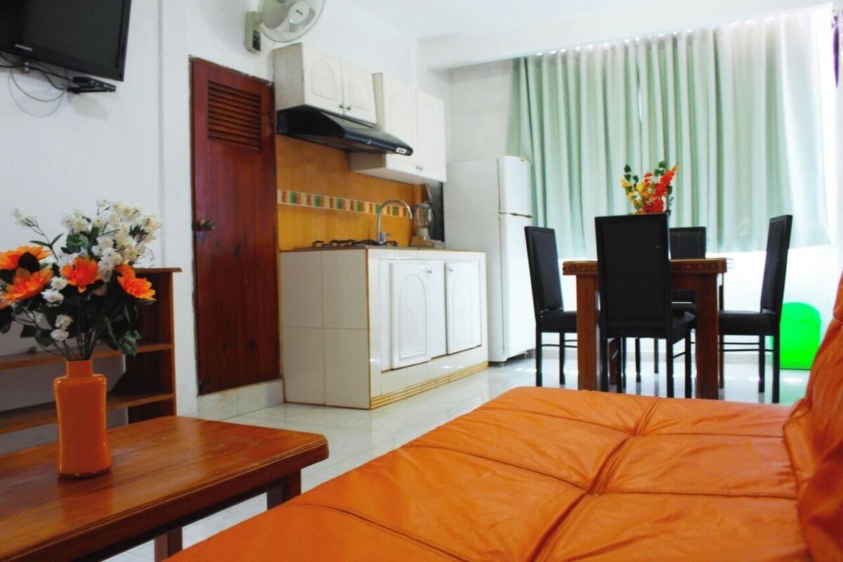 บังกะโลสำหรับครอบครัว | เตียงพร้อมฟูกเสริมที่นอน, Wi-Fi ฟรี, ผ้าปูที่นอน