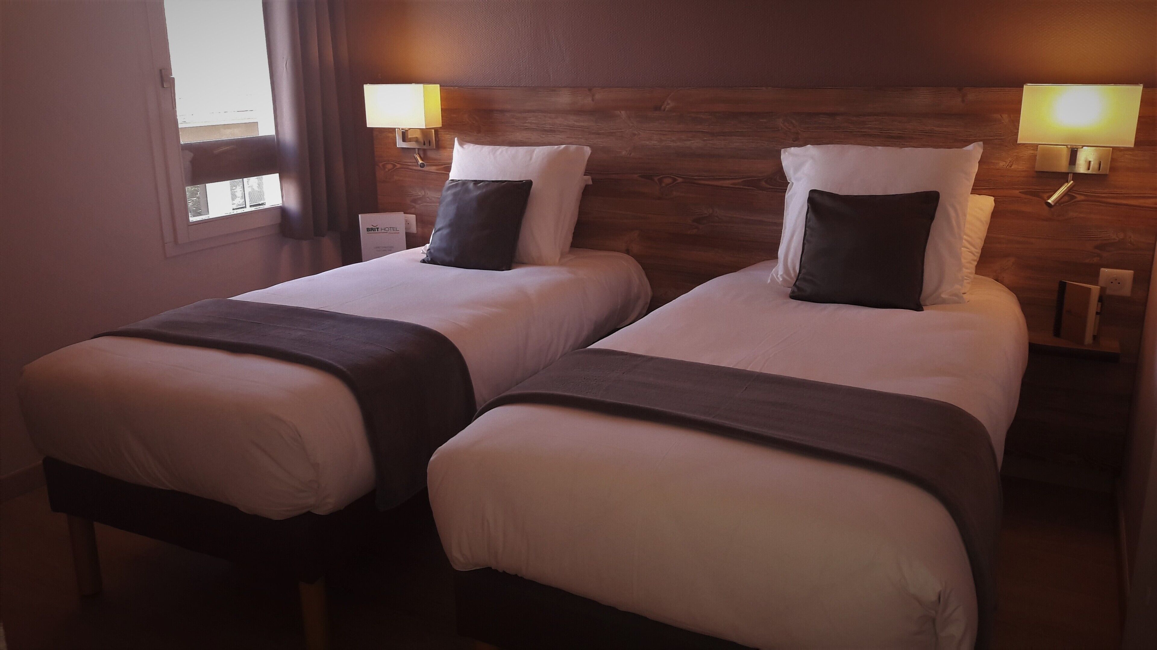 twin room | 1 bedroom, premium bedding, memory-foam beds, desk