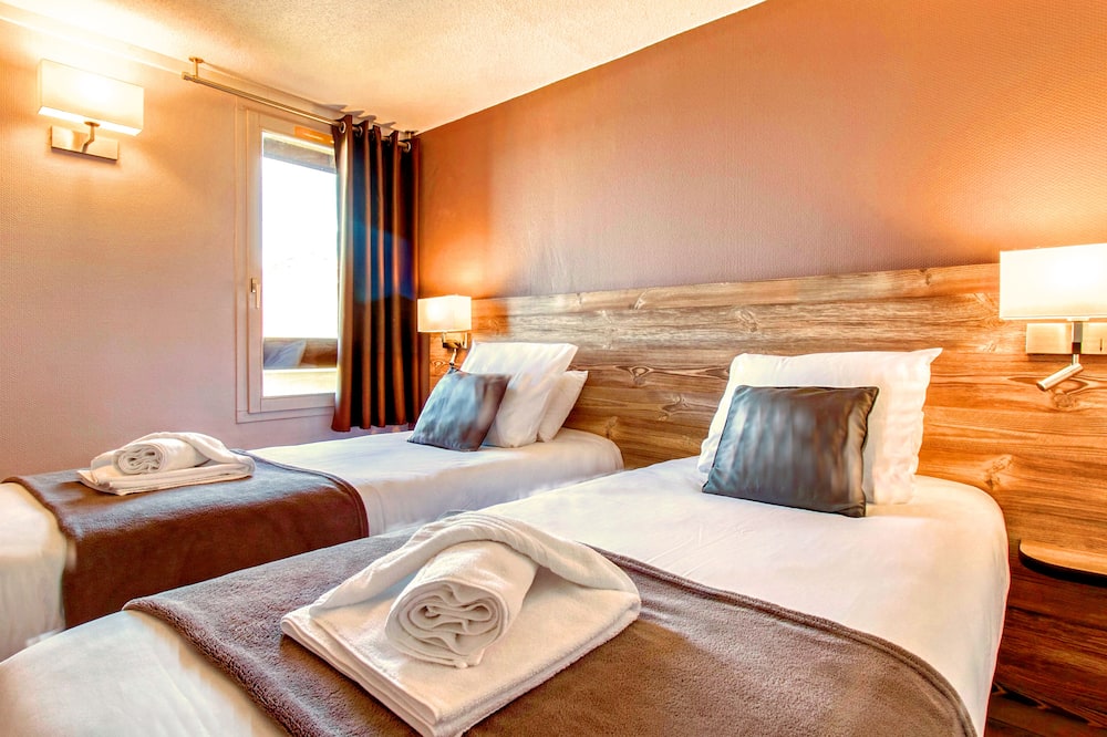 Brit Hotel Confort Pau Lons