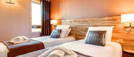 Twin Room | Premium bedding, memory foam beds, desk, laptop workspace