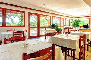 Desayuno buffet todos los días (con cargo)