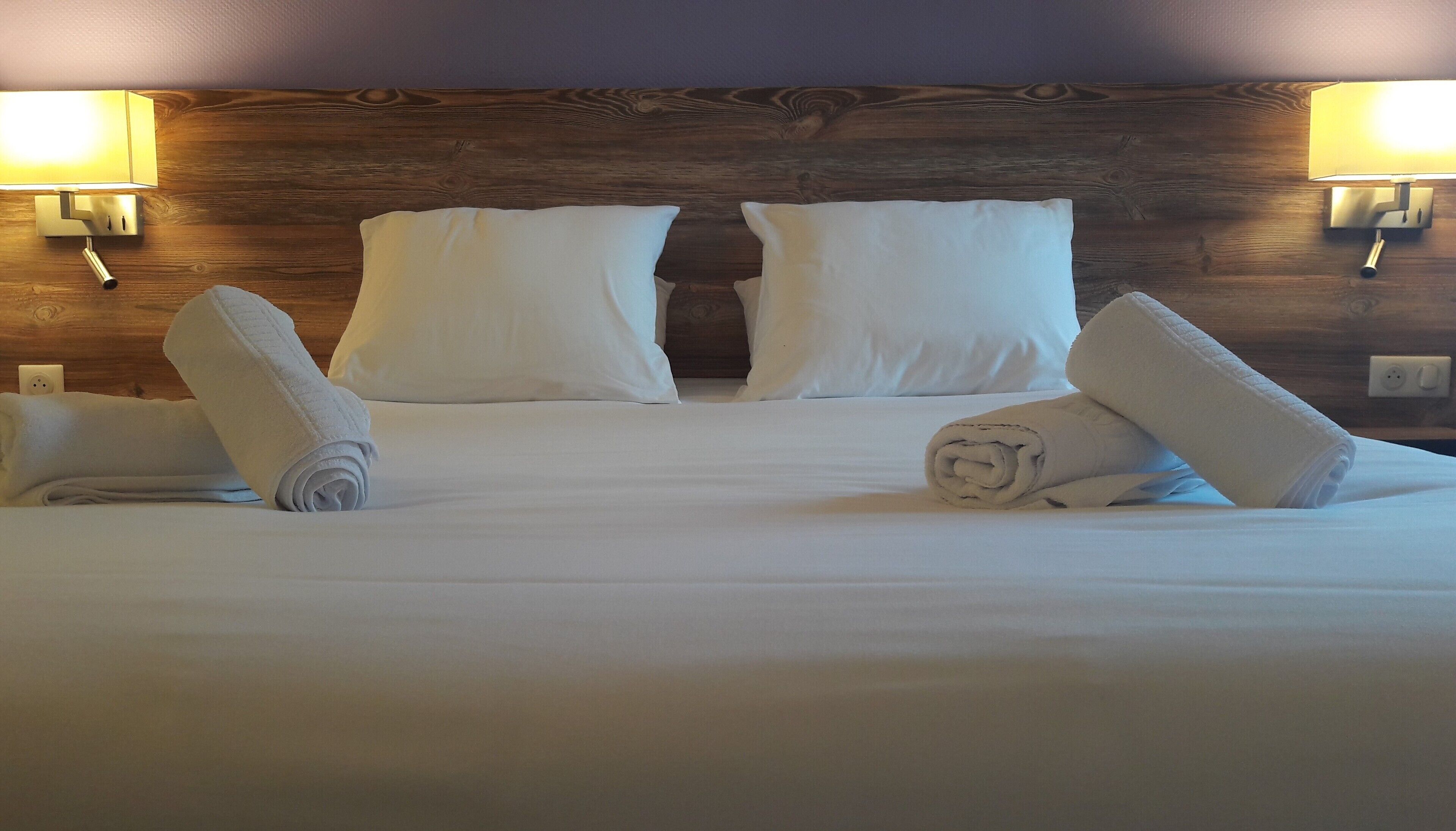 1 bedroom, premium bedding, memory-foam beds, desk