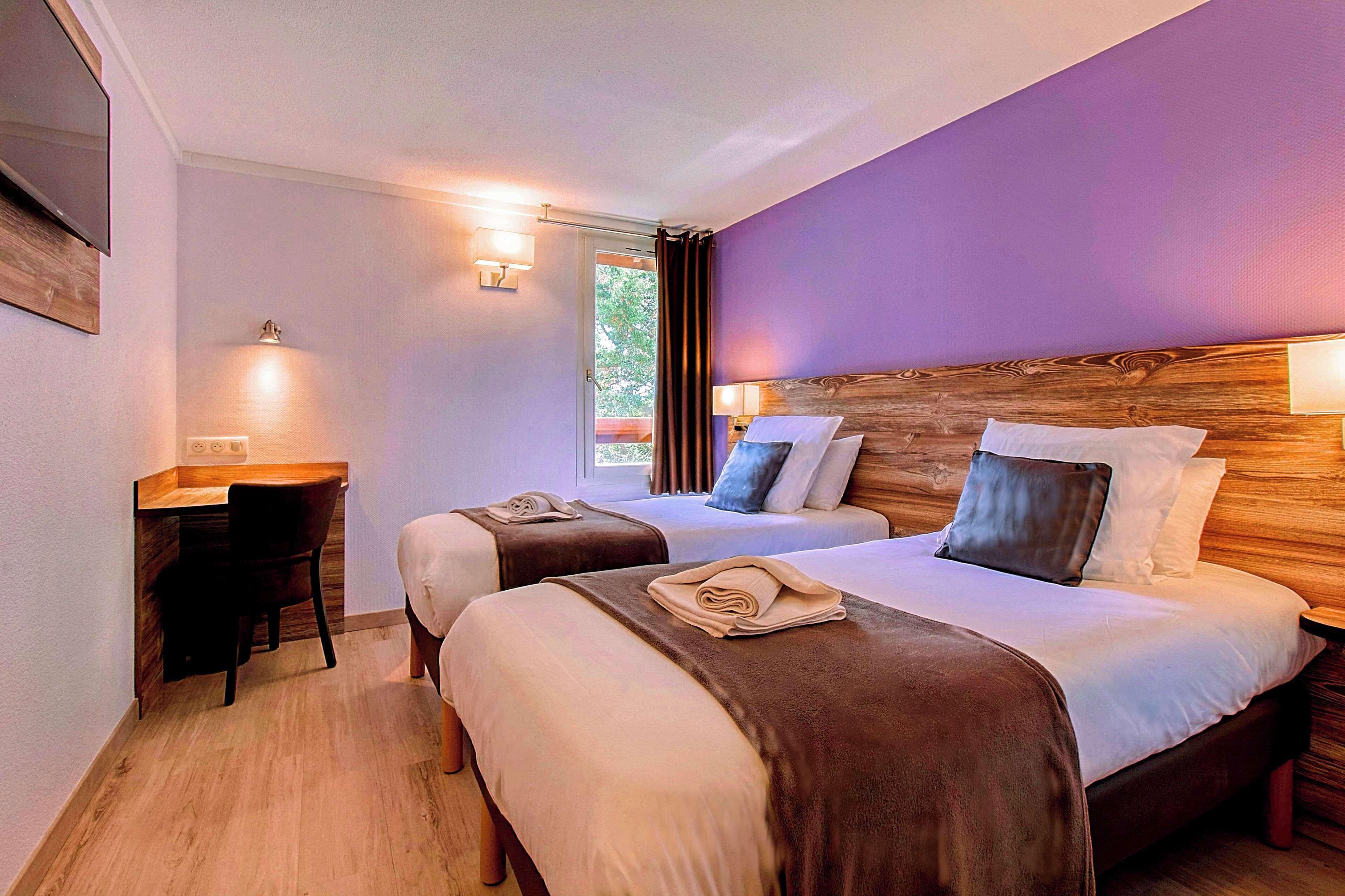 twin room | 1 bedroom, premium bedding, memory-foam beds, desk