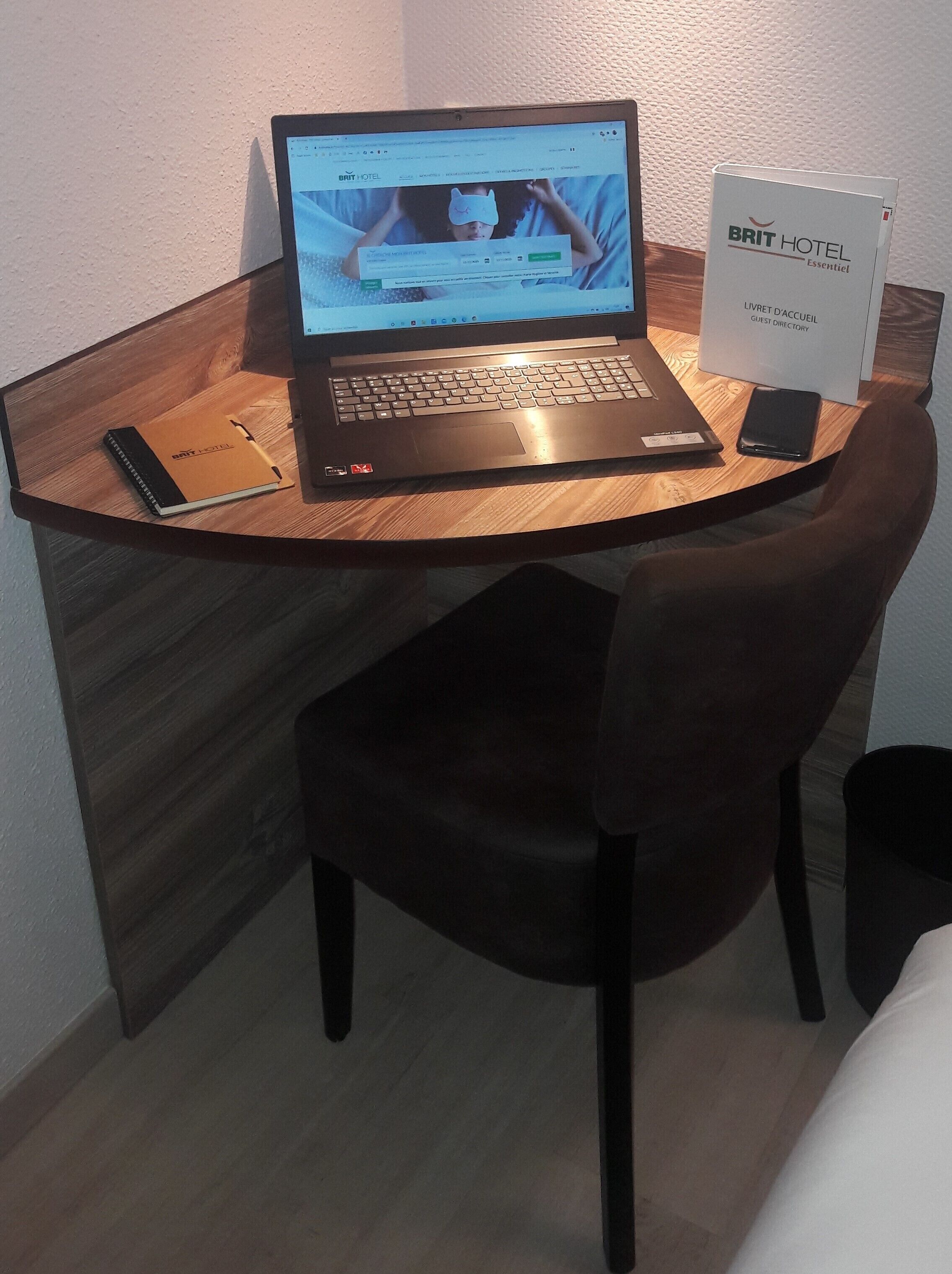 1 bedroom, premium bedding, memory-foam beds, desk