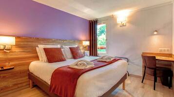 Tweepersoonskamer, 1 kingsize bed | Luxe beddengoed, bedden met traagschuimmatrassen, een bureau